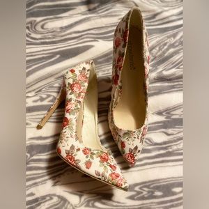 Floral heels size 9.5